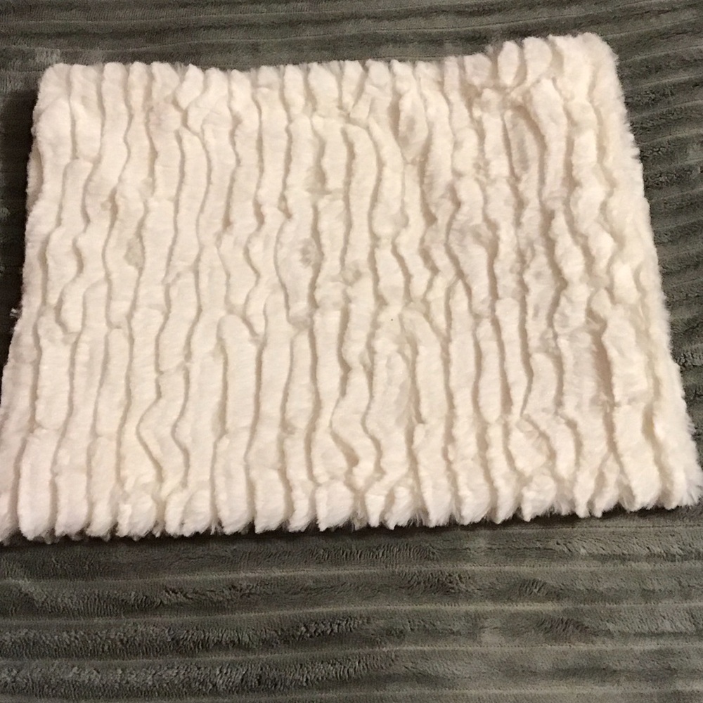 Betsey Johnson White Textured Scarf